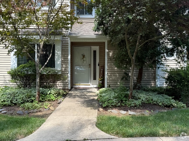 Building Photo - 9 Arrowwood Ln