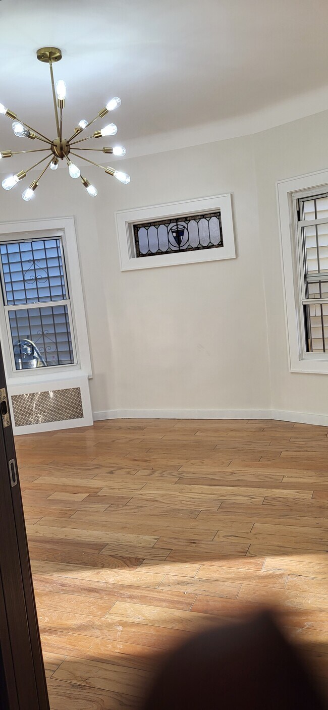Foto del edificio - 915 E 12th St