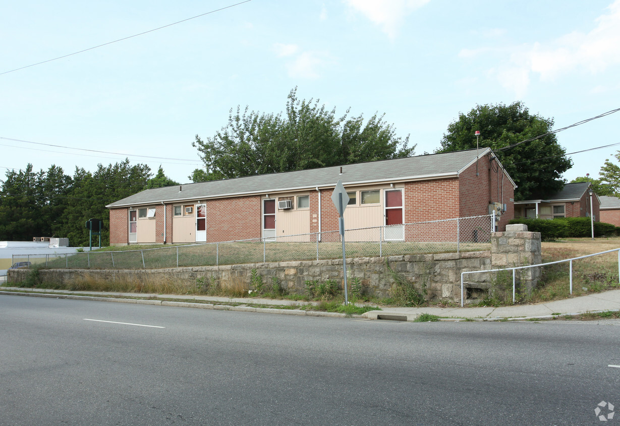 Building Photo - Riozzi Court apartments