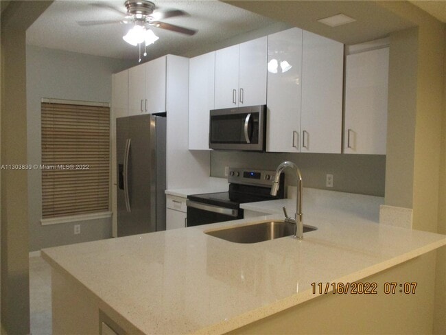 Building Photo - 4996 SW 31st Ter  4996 Dania Beach Fl 33312