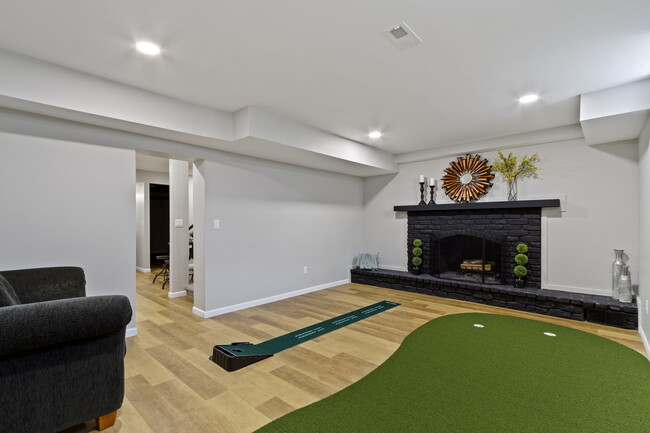 Foto del edificio - 4339 Royal Pine Blvd