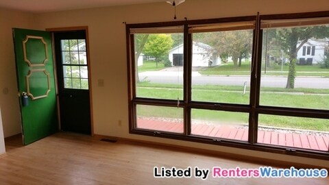 Foto del edificio - 1012 Monks Ave