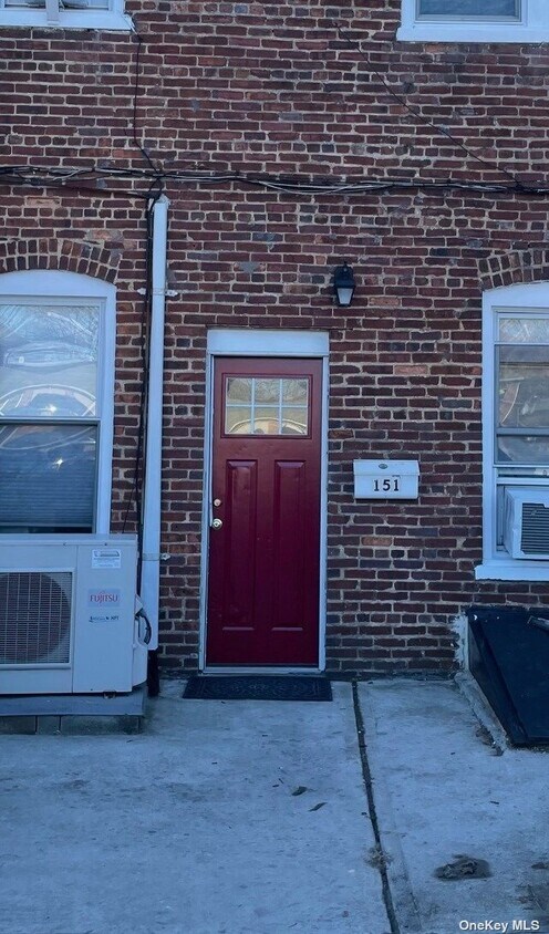 Primary Photo - 151 Tulip Ave