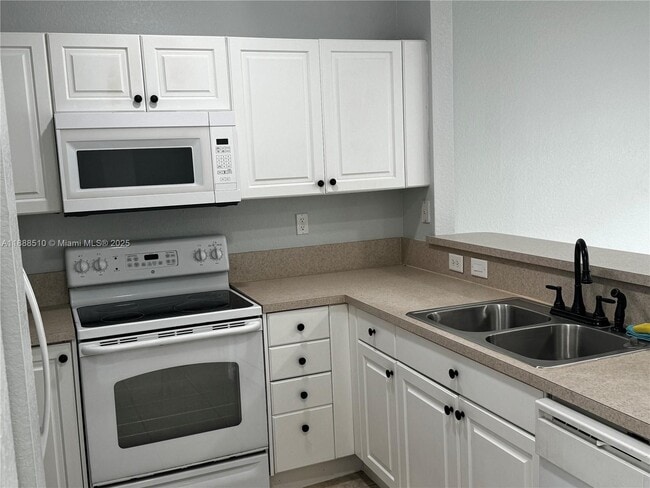 Building Photo - 1480 NE 33rd Ave