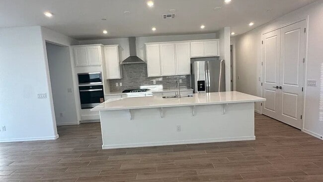 Building Photo - North Peoria Home