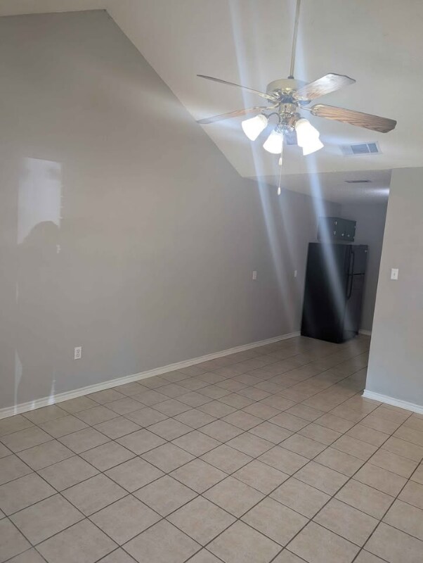 Foto del edificio - 203 W Reagan Ave