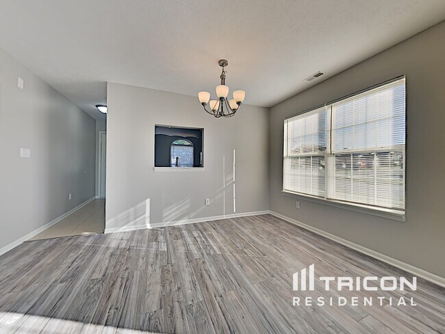 Foto del edificio - 2744 Lullwater Ln
