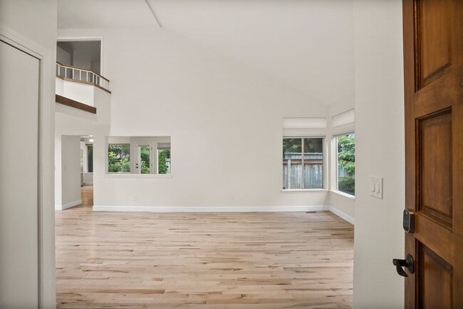 Building Photo - Luxury Rental in University Place's Gated ...