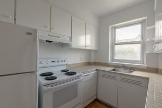 Building Photo - 10 Rosemount