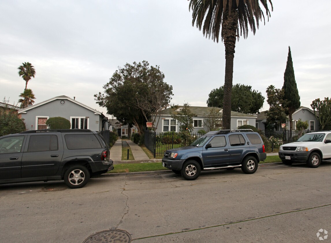 Building Photo - 6558-6604 S Victoria Ave