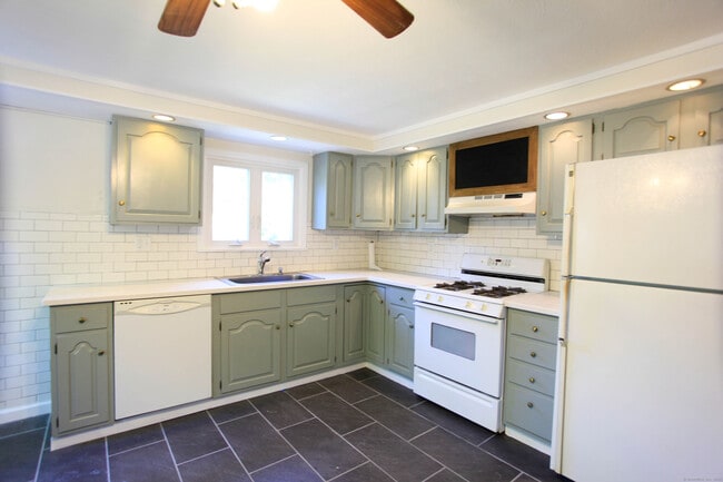 Building Photo - 66 Barnett St