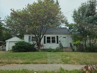 Building Photo - 706 Outer Park Dr