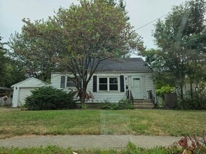 Building Photo - 706 Outer Park Dr