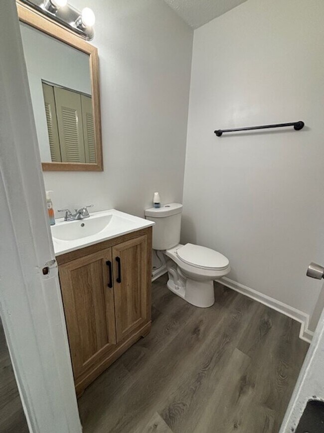 Foto del edificio - 1204 Clear Ridge Ln