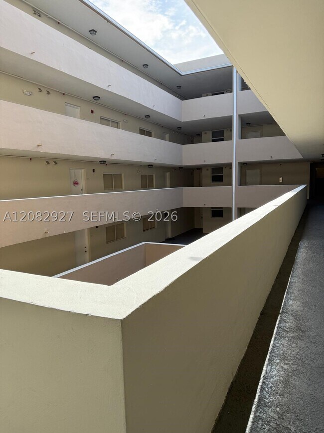 Building Photo - 2647 NW 25th Ave
