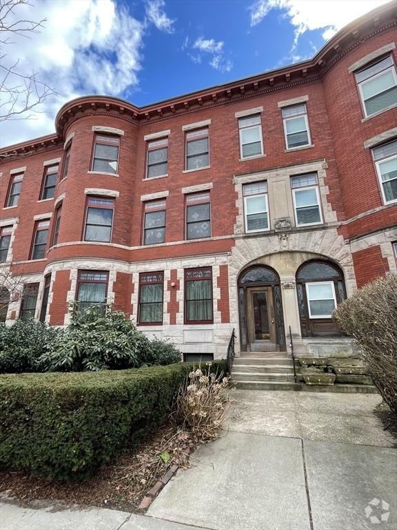 Building Photo - 1874 Beacon St