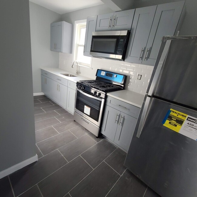 Kitchen - 325 N Grove St