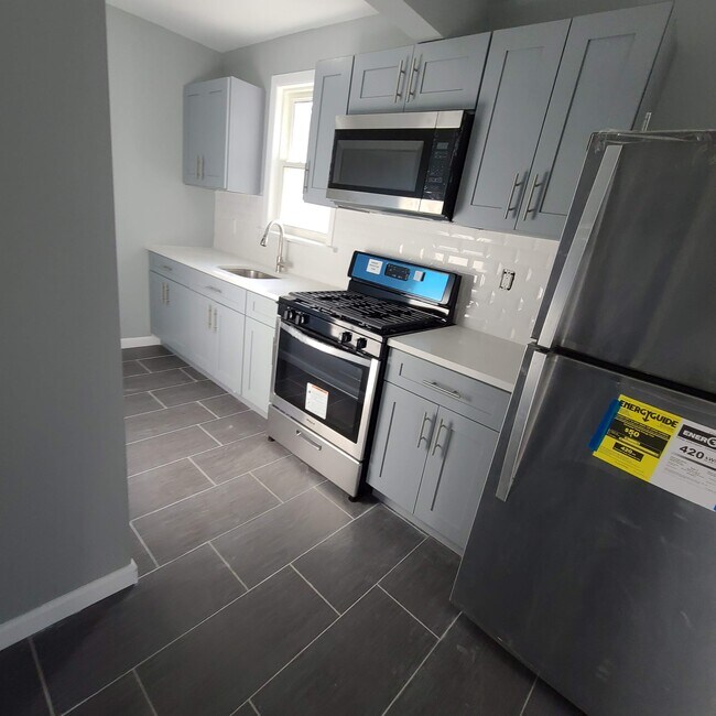 Kitchen - 325 N Grove St