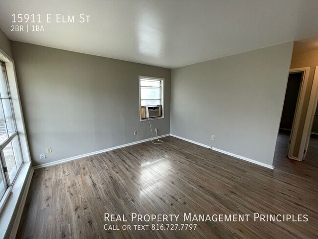 Building Photo - Newly Remodeled Townhouse Charmer!