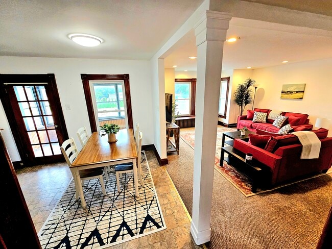 Building Photo - 223 Union Ave