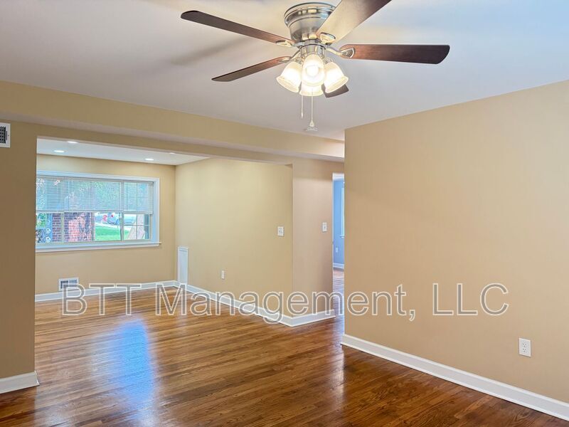 Foto principal - 8804 Bradford Rd