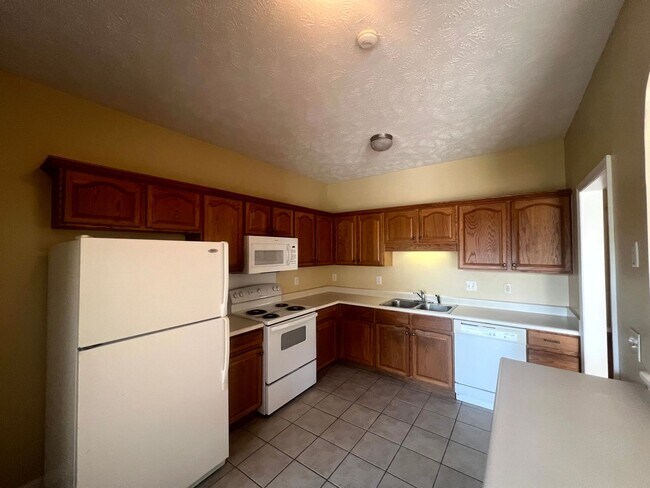 Building Photo - 1532 Laurel Oak - Holly Chase