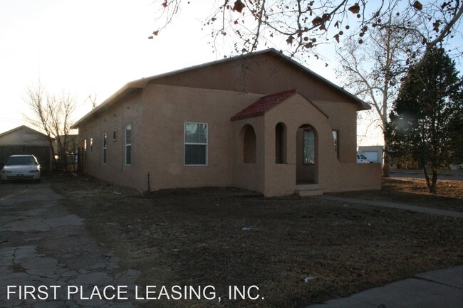 Building Photo - 4 br, 2 bath House - 800 S. Avenue B