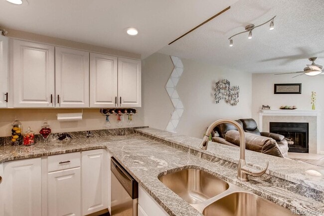 Building Photo - Spacious 1 Bedroom 1 Bath with OFFICE