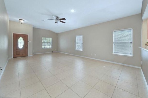 Foto del edificio - 622 W Newport Bend