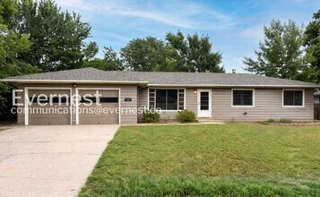 Building Photo - 104 Princeton Rd