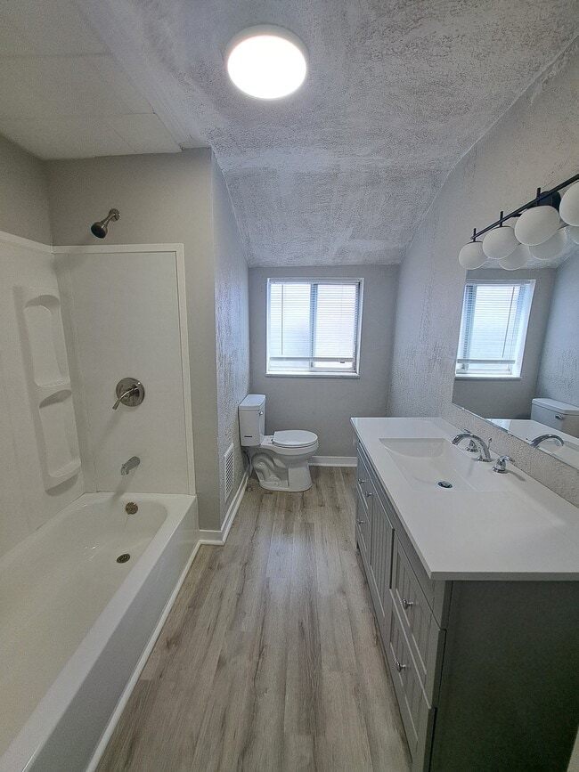 Building Photo - 205 Dengler St