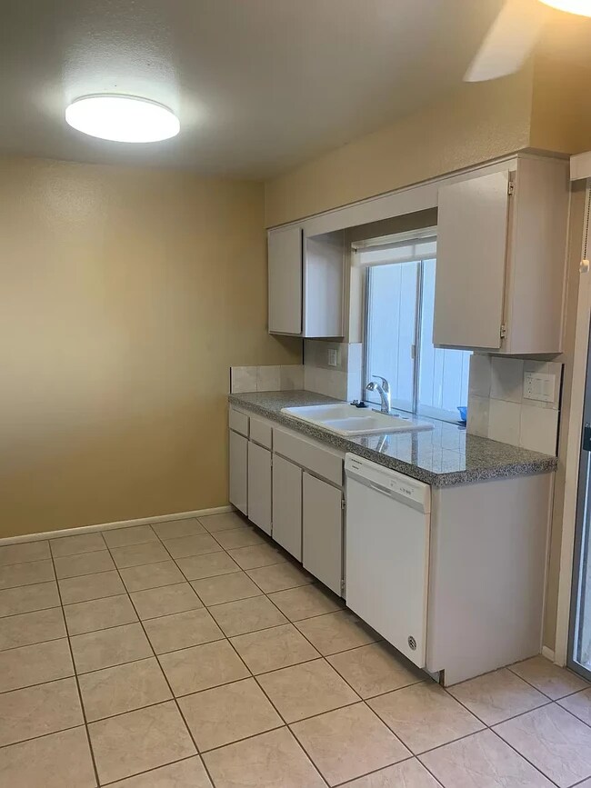 Foto del edificio - 10620 W Coggins Dr