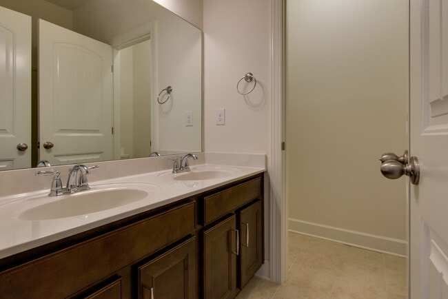 Building Photo - East-Facing 4BR/3.5 BA Brentwood Home Ready for You to Call Home!!!