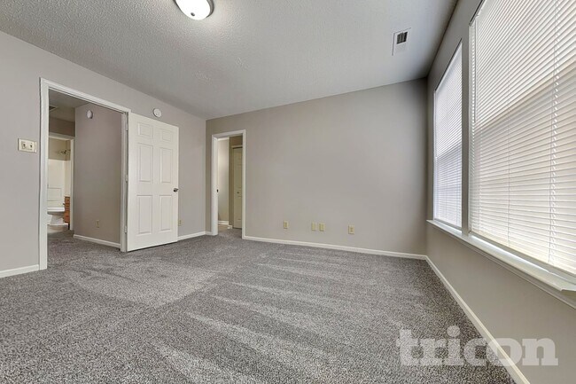 Building Photo - 14674 Fawn Hollow Ln