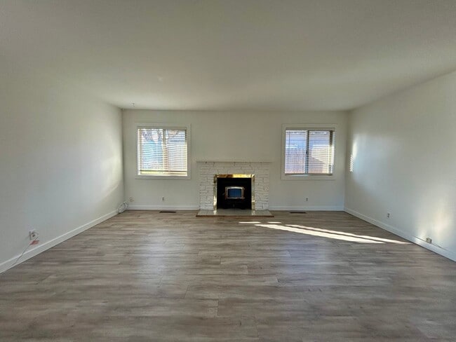 Foto del edificio - Can't Miss Home Near KVH