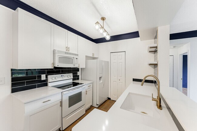 Building Photo - 11520 Villa Grand