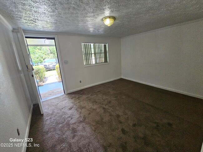 Foto del edificio - 6526 Ribault Rd