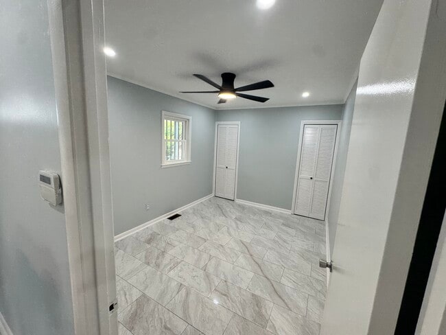 Foto del edificio - 653 E Old Hickory Blvd