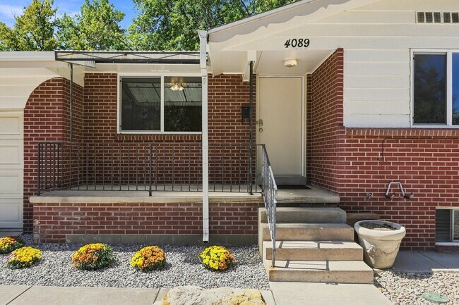 Foto del edificio - 4089 Ames St