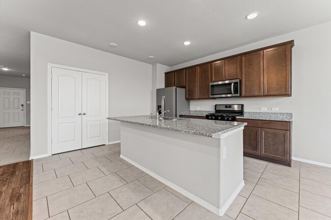 Building Photo - 40219 S Hill Pass