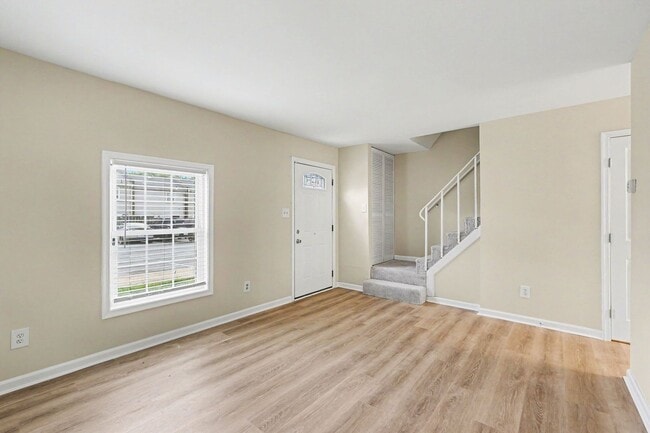 Foto del edificio - Updated 2BR Townhome Minutes from Central Park & Mary Washington Hospital!