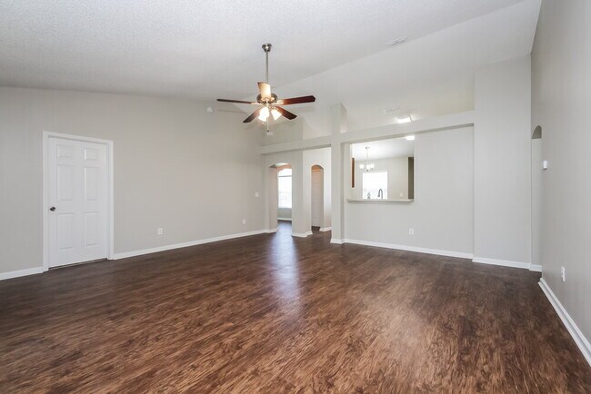 Building Photo - 3230 Chantilly Ct