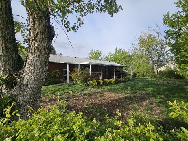 Foto del edificio - 1706 Creek Rd