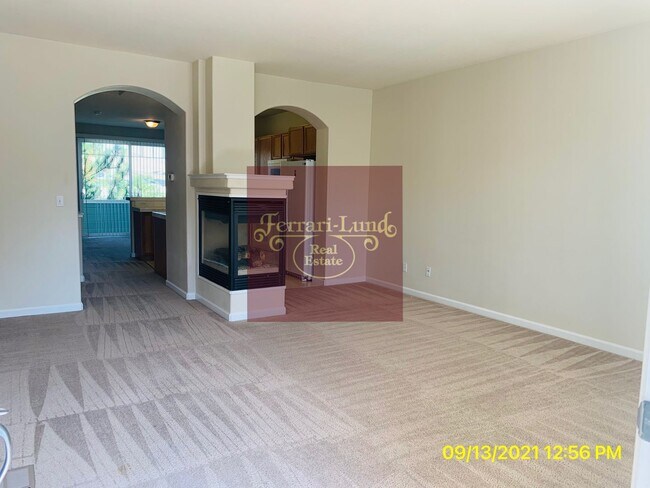 Foto del edificio - Townhome near UNR, 2 bedroom 2.5 bathroom ...