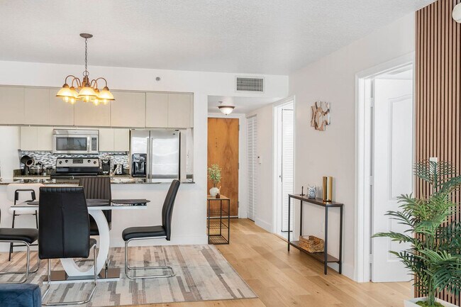 Foto del edificio - 1 SE 12th St