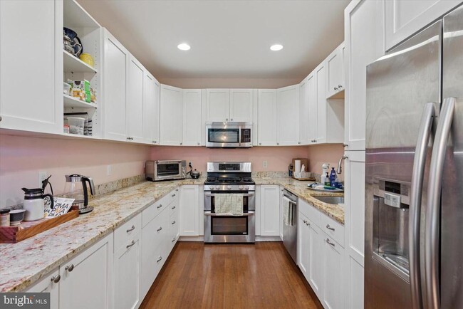 Foto del edificio - 1231 Waverly Walk