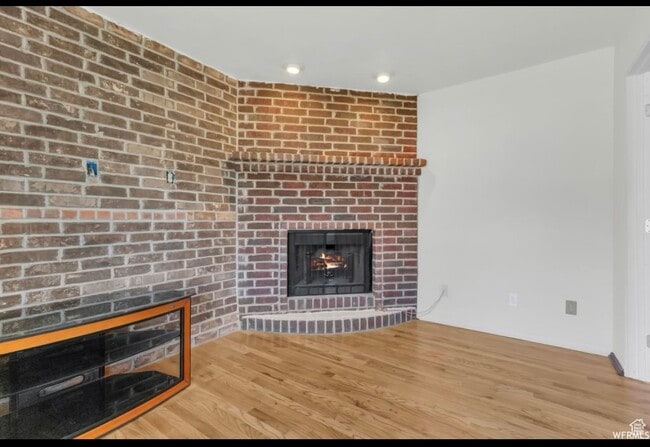 Building Photo - 121 W 255 S