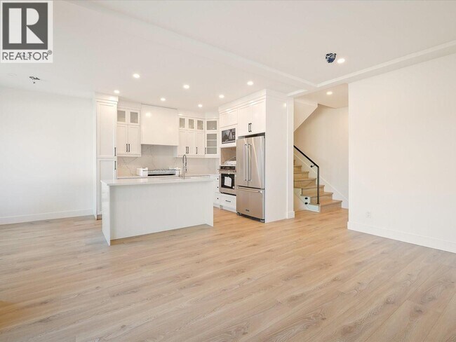Building Photo - 1007 Phare Cres