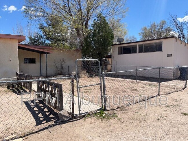 Building Photo - 253 Gonzales Ln SE