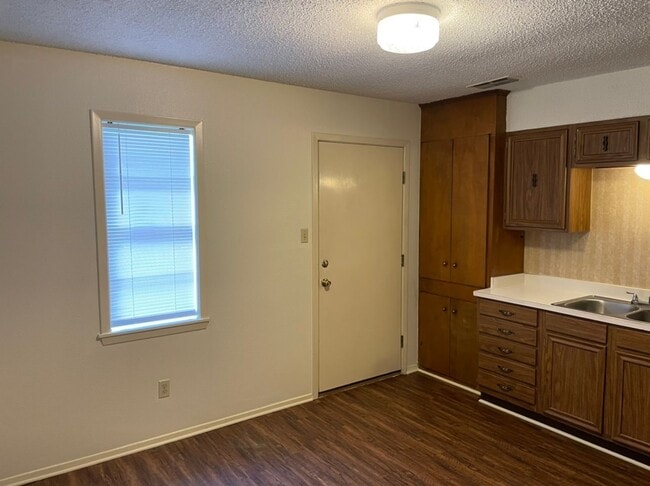 Foto del edificio - 2 Bedroom 1 Bath Duplex in West Tyler!